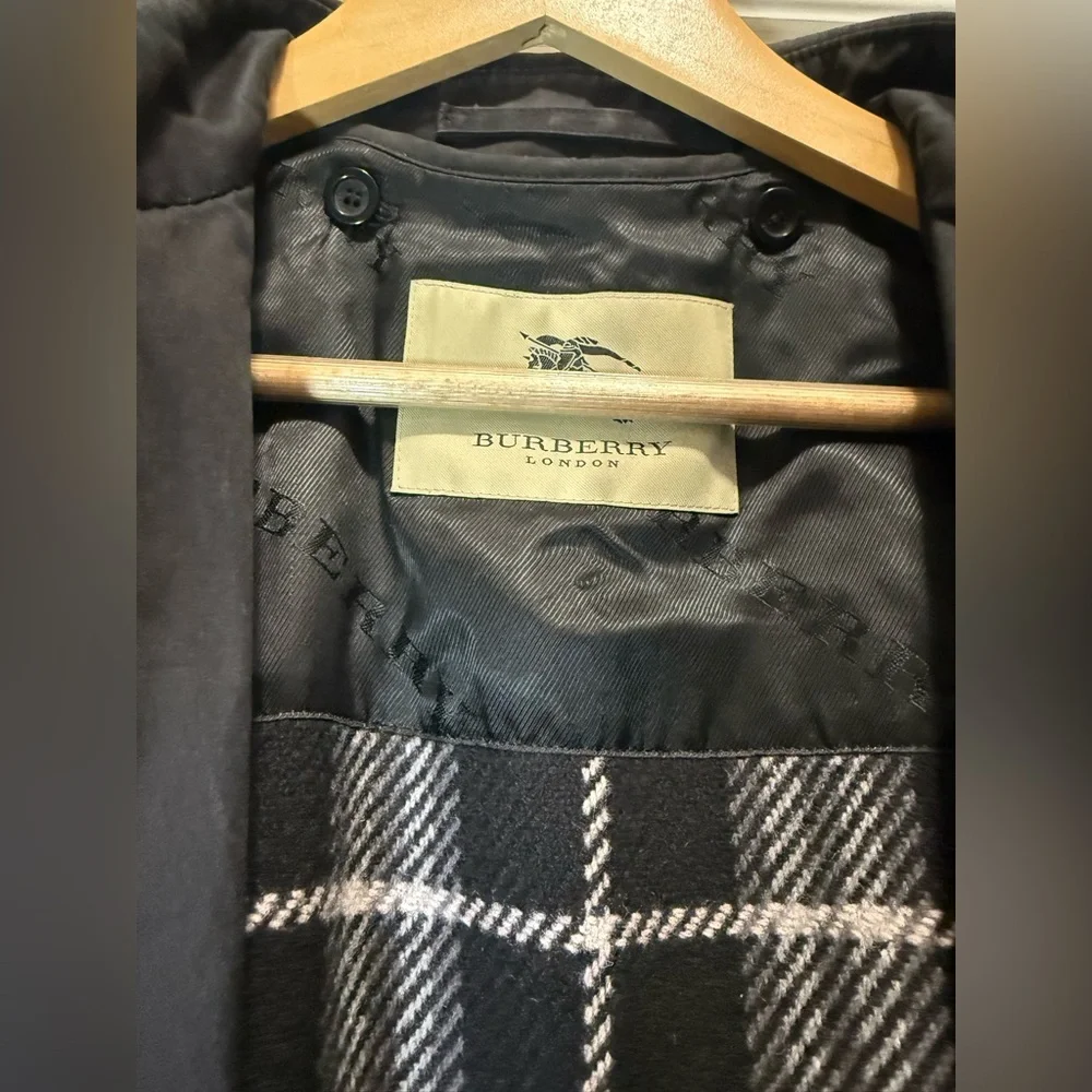 Burberry Irene Black Double-Breasted Trench Coat - Picture 3 of 16